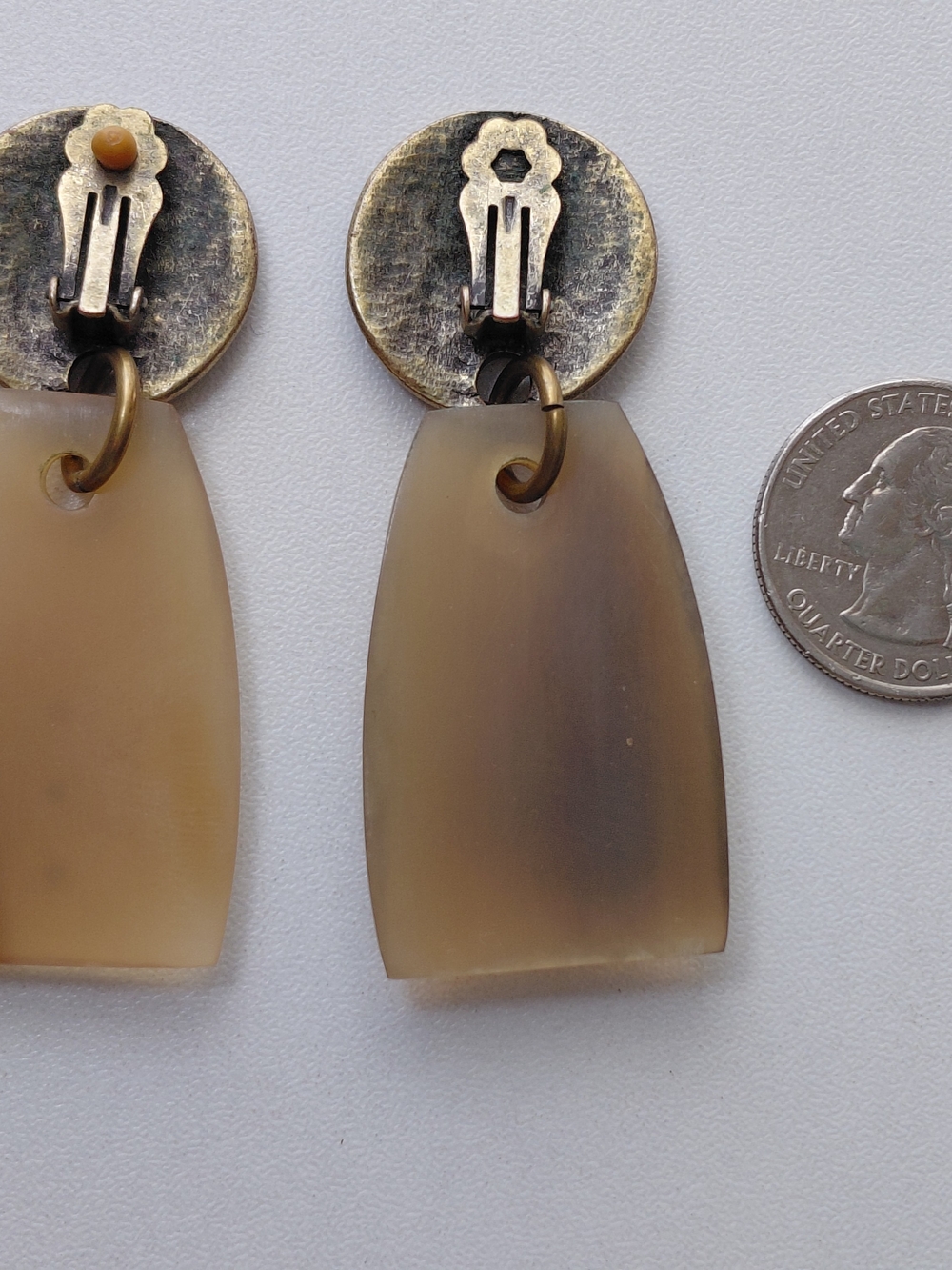 Vintage Natural Polished Buffalo Horn Antiqued Brass Tone Stud Clip On Earrings - Picture 4 of 4
